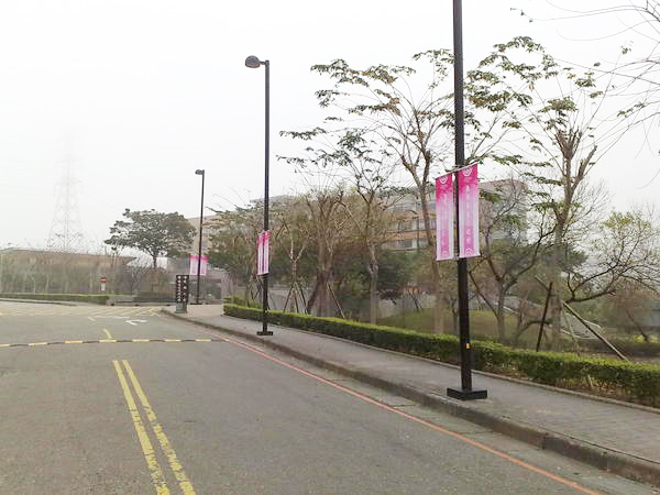 全台灣施工路燈旗配件製作旗幟輸出印刷最迅速