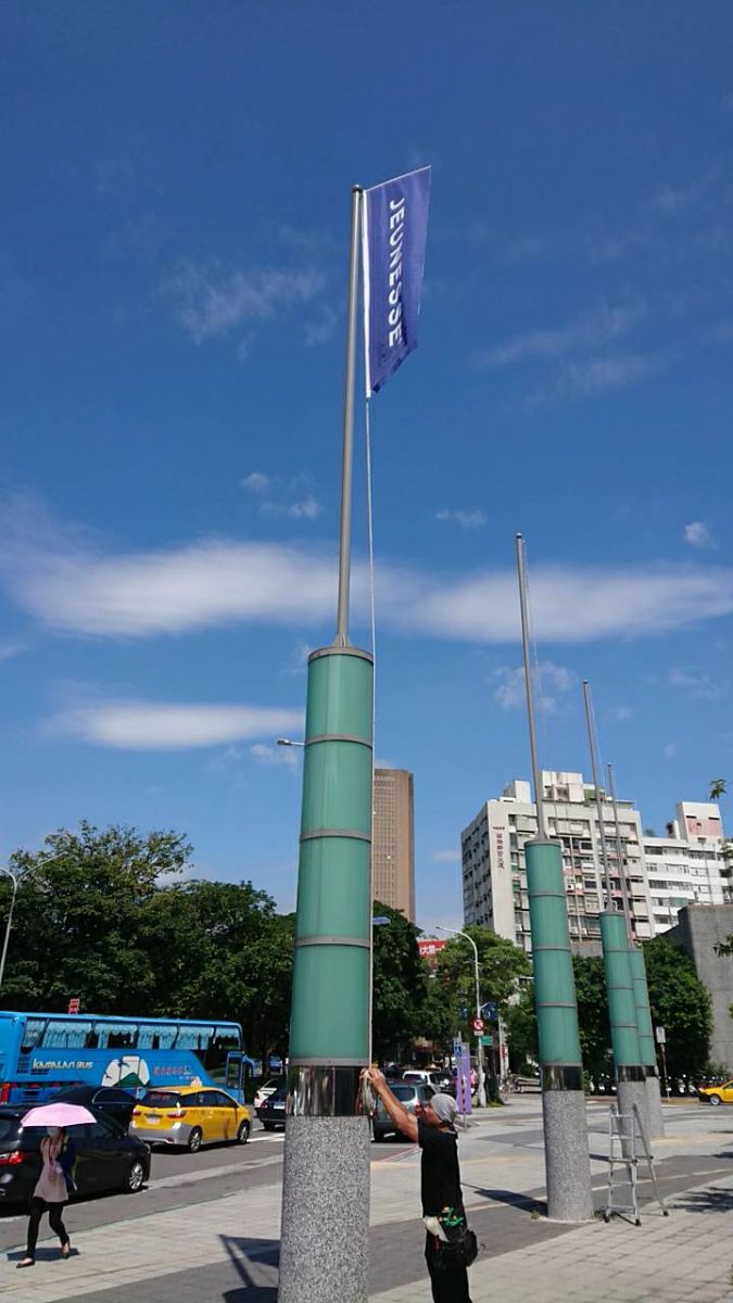 和平籃球館大型直立旗設計製作施工