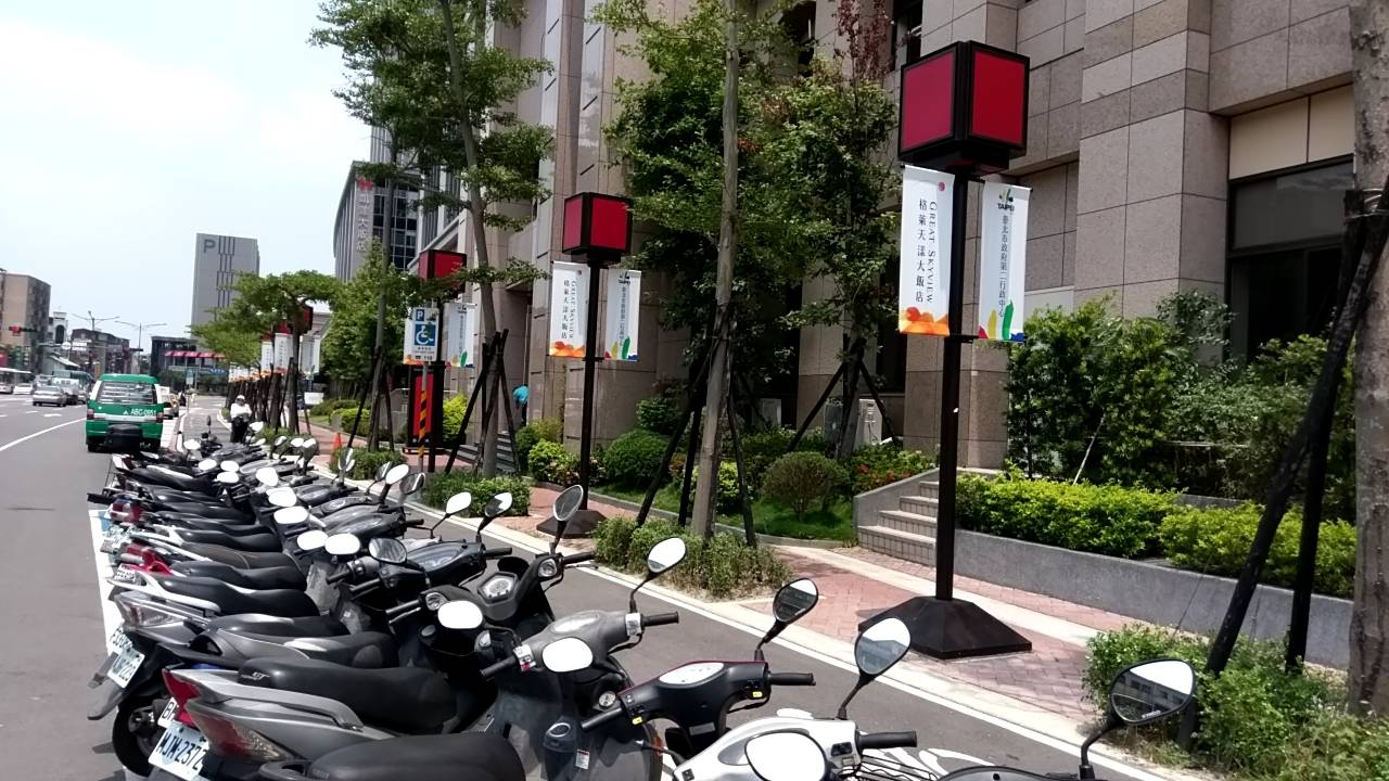 台北市路燈旗訂製印刷施工